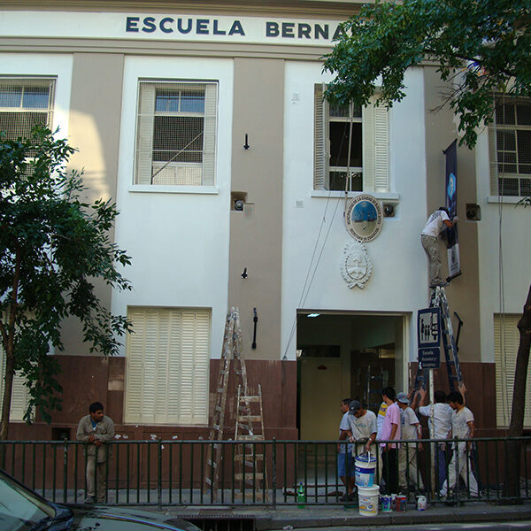 Escuela Larrea 854