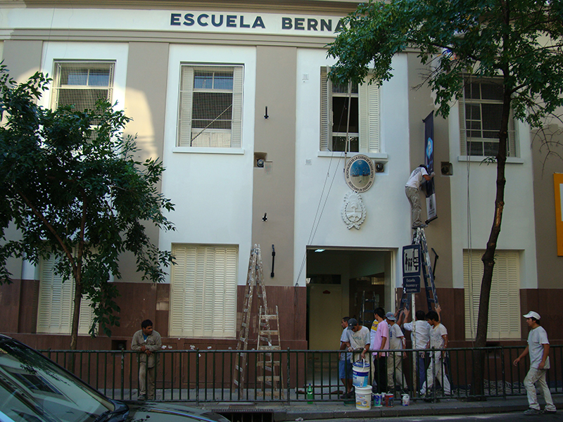 Escuela Larrea 854